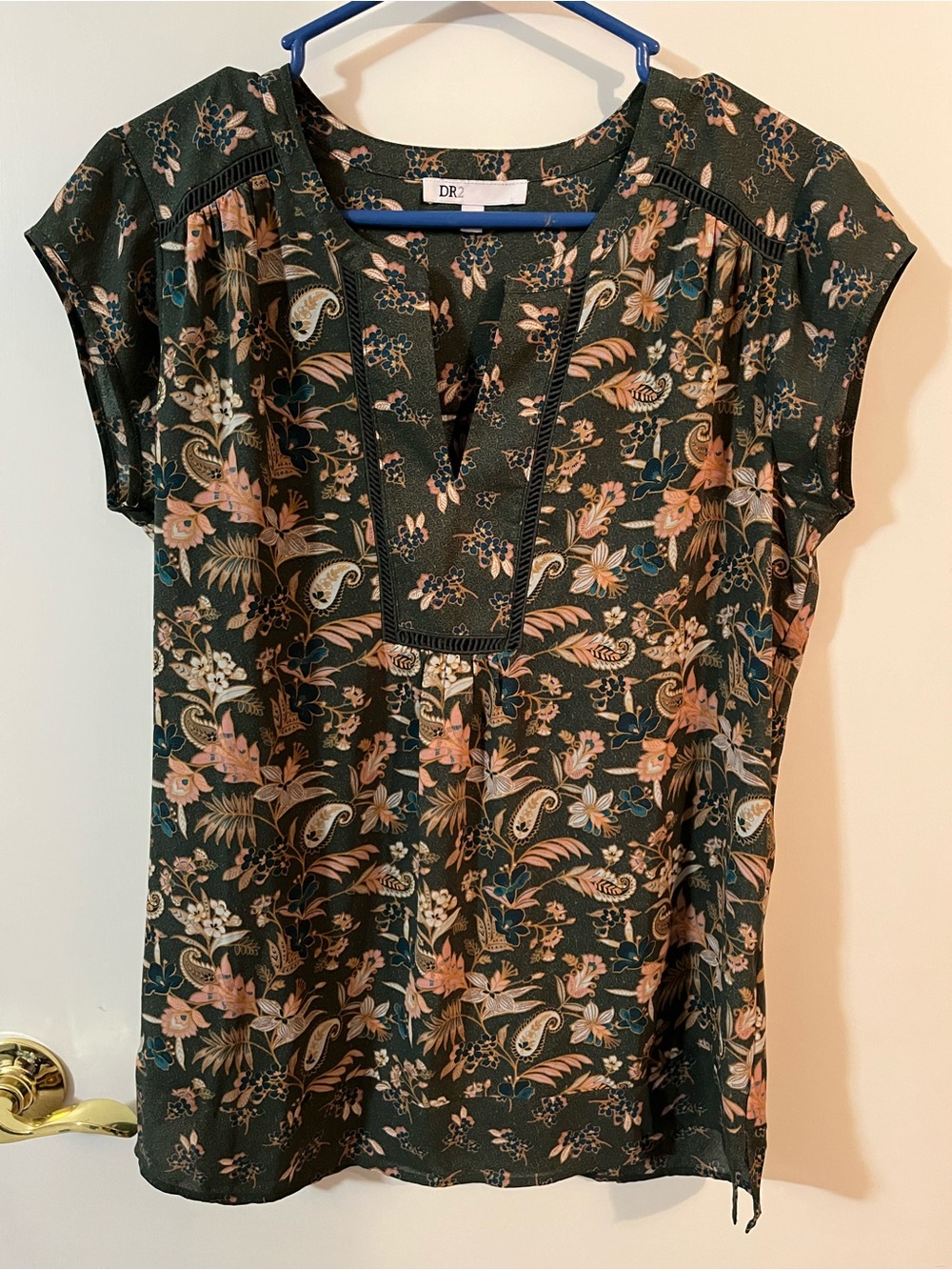 DR2 Green Floral Split-Neck Women's Top medium Daniel Rainn